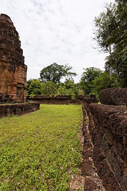 26-Prasat Ta Muen Toch-025